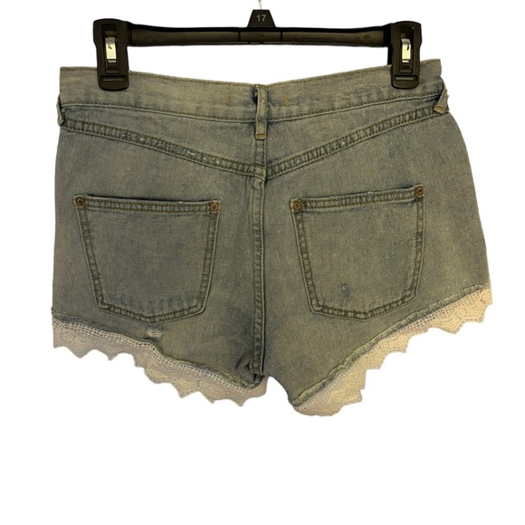 Free People Cut Off Denim‎ Booty Shorts with Frills Size 26 Waist (US 2) - Picture 2 of 9